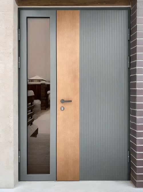 Двухцветная входная дверь