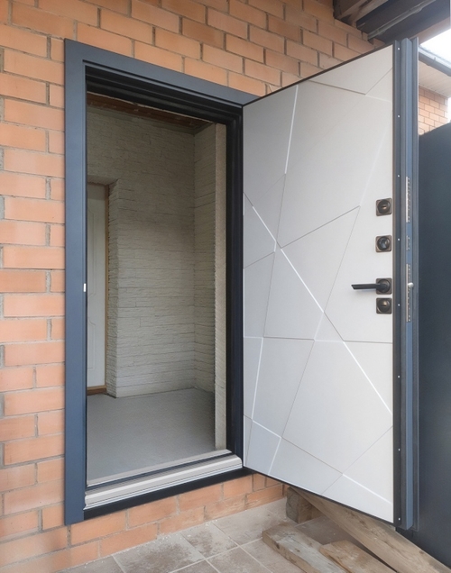 Уличная дверь